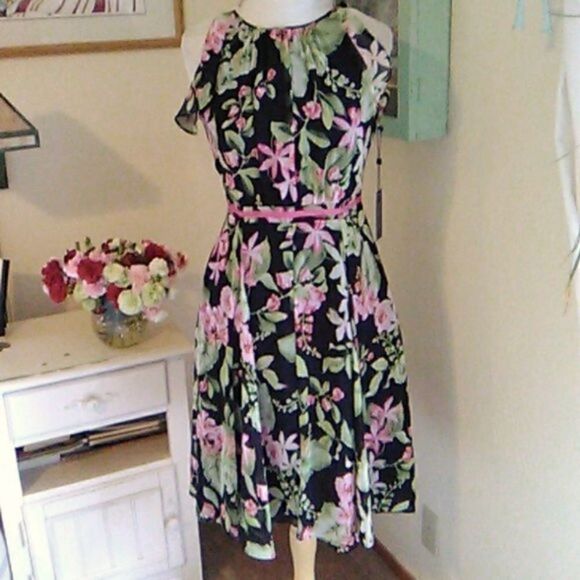 NWT Tommy Hilfiger Dark Floral Dresd - Picture 2 of 16